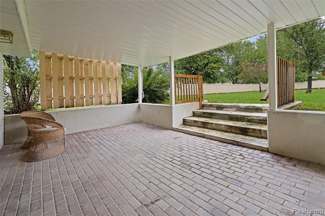 8240 Hampton Road, Grosse Ile, MI 48138
