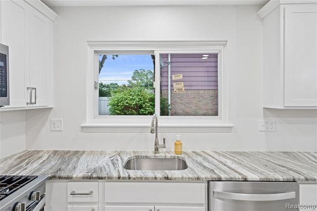 8240 Hampton Road, Grosse Ile, MI 48138