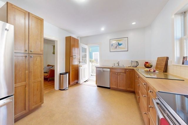 30 Montgomery St, Cambridge, MA 02140