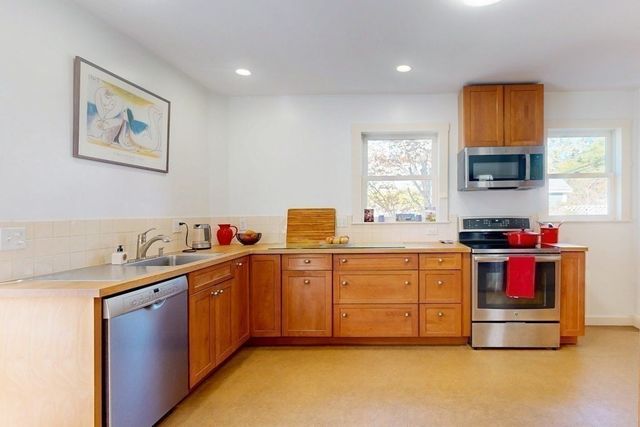 30 Montgomery St, Cambridge, MA 02140