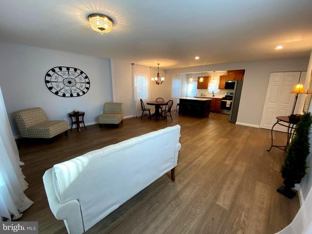 401 CAINS MILL RD, Williamstown, NJ 08094