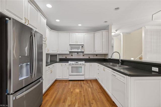 323 Bay Dunes DR, Norfolk, VA 23503