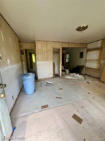 1218 E Piper Avenue, Flint, MI 48505