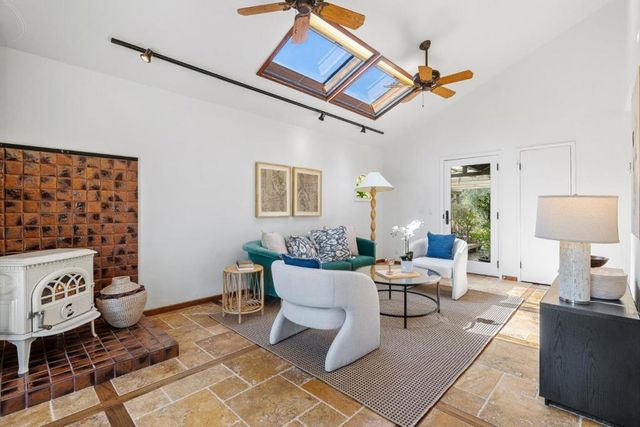 17 Calera Canyon Road, Salinas, CA 93908