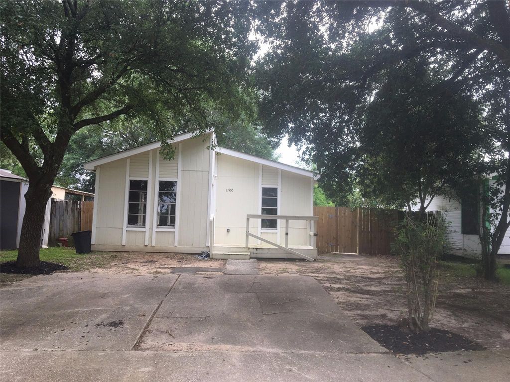 11950 Greenloch Lane, Houston, TX 77044