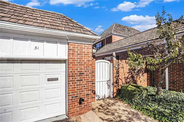 31 Compton Court, Prairie Village, KS 66208