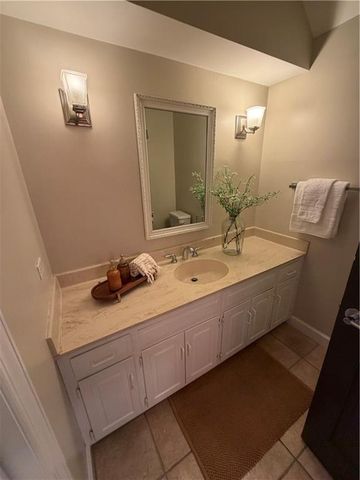 31 Compton Court, Prairie Village, KS 66208