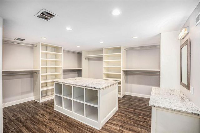 31 Compton Court, Prairie Village, KS 66208