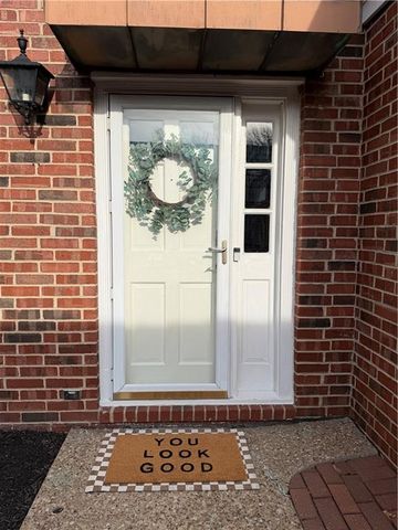 31 Compton Court, Prairie Village, KS 66208