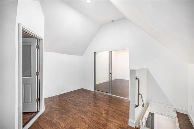 31 Compton Court, Prairie Village, KS 66208