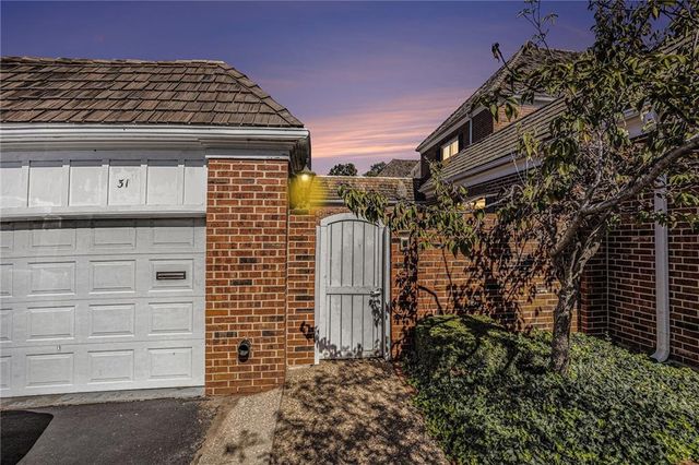 31 Compton Court, Prairie Village, KS 66208