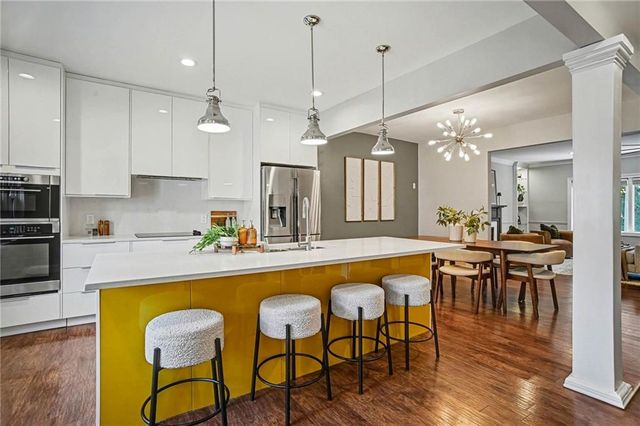 31 Compton Court, Prairie Village, KS 66208