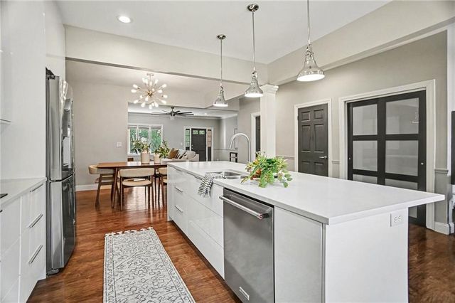 31 Compton Court, Prairie Village, KS 66208