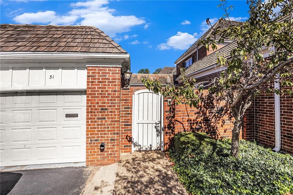 31 Compton Court, Prairie Village, KS 66208