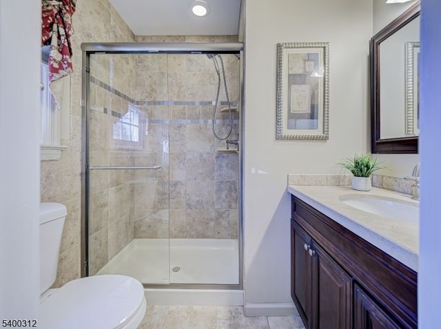 37 Samuel Drive, Raritan Twp., NJ 08822