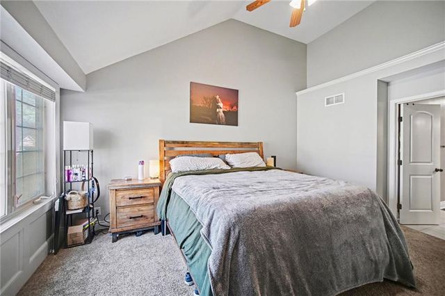 1009 NW Burr Oak Lane, Grain Valley, MO 64029