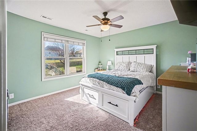1009 NW Burr Oak Lane, Grain Valley, MO 64029