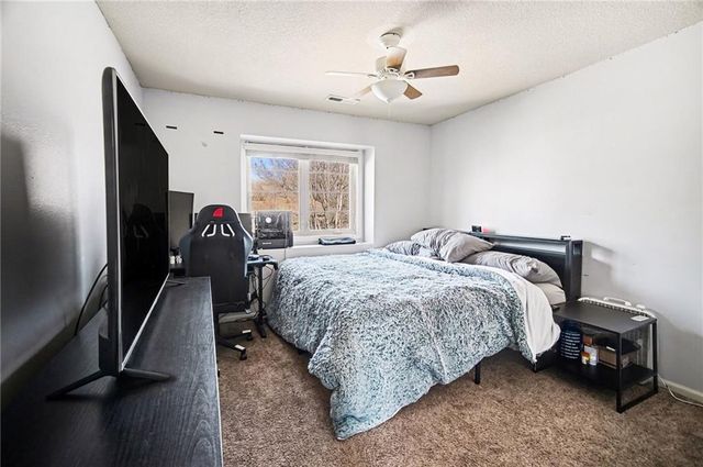 1009 NW Burr Oak Lane, Grain Valley, MO 64029