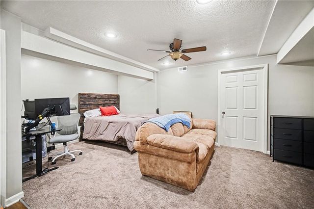 1009 NW Burr Oak Lane, Grain Valley, MO 64029