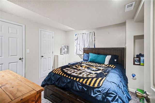 1009 NW Burr Oak Lane, Grain Valley, MO 64029