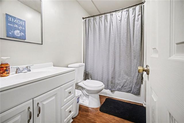1009 NW Burr Oak Lane, Grain Valley, MO 64029