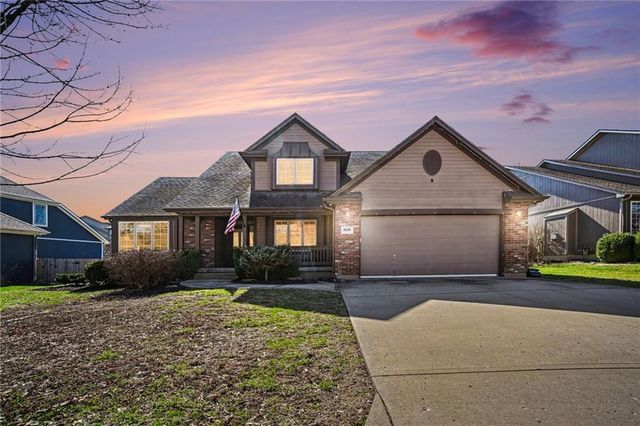 1009 NW Burr Oak Lane, Grain Valley, MO 64029