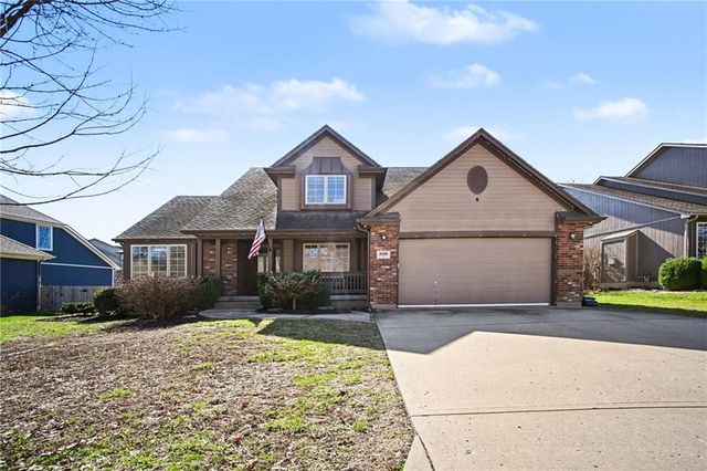 1009 NW Burr Oak Lane, Grain Valley, MO 64029