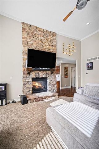 1009 NW Burr Oak Lane, Grain Valley, MO 64029