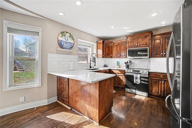 1009 NW Burr Oak Lane, Grain Valley, MO 64029