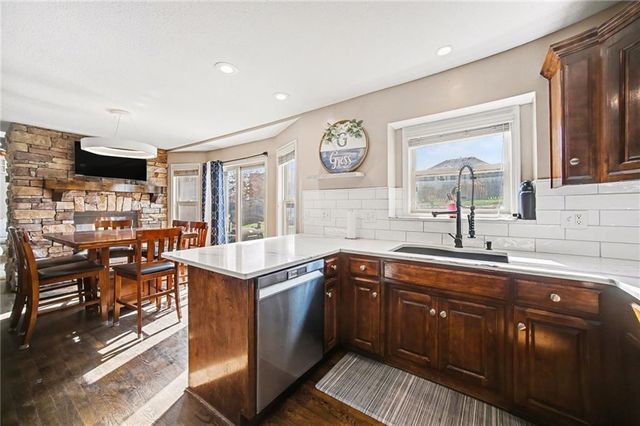 1009 NW Burr Oak Lane, Grain Valley, MO 64029