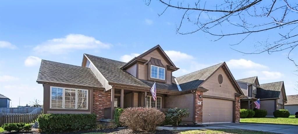 1009 NW Burr Oak Lane, Grain Valley, MO 64029