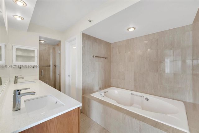 2843 S Bayshore Dr 11C, Miami, FL 33133