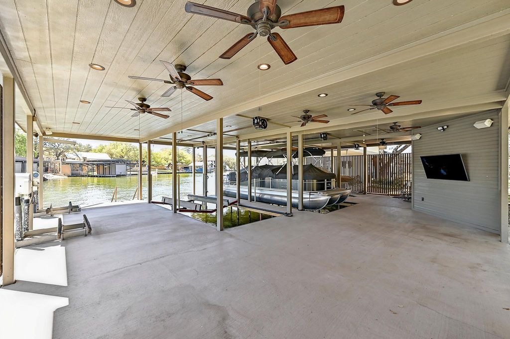 2210 Fredwoods DR, Kingsland, TX 78639