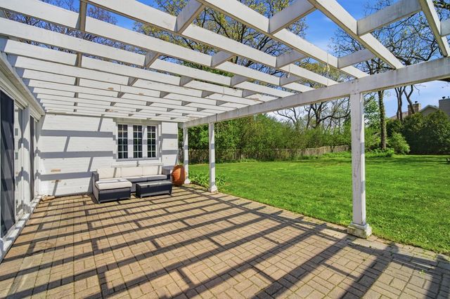 700 S Waukegan Road, Lake Forest, IL 60045