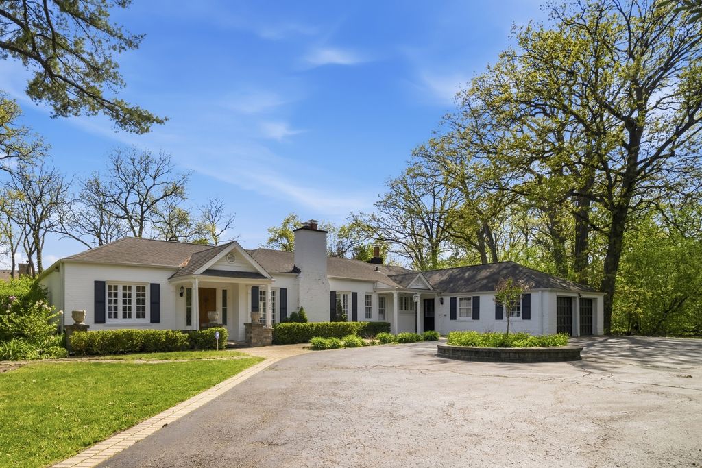 700 S Waukegan Road, Lake Forest, IL 60045