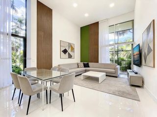 20329 W Country Club Drive TH10, Aventura, FL 33180