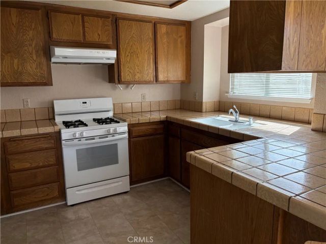 1828 Louise Avenue, Lancaster, CA 93534