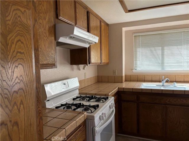 1828 Louise Avenue, Lancaster, CA 93534