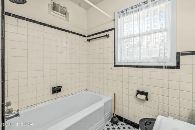 1805 Shady Ln UNIT 5, Louisville, KY 40205