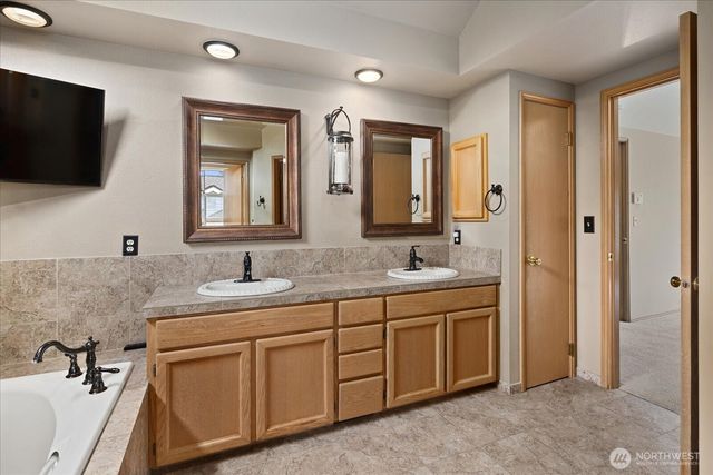 12706 52nd Place W, Mukilteo, WA 98275