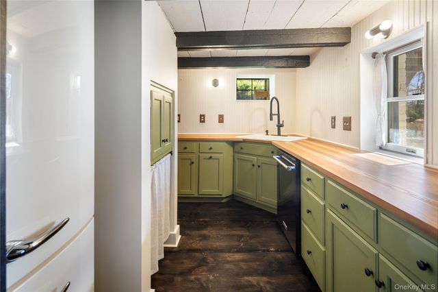 689 S Mountain Road, New City, NY 10956