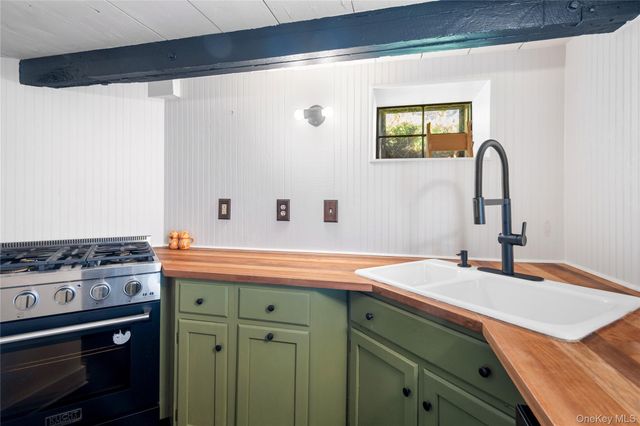 689 S Mountain Road, New City, NY 10956