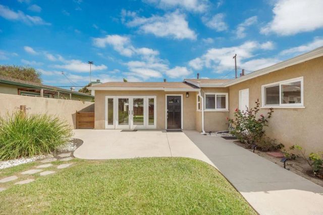 870 Darrell St, Costa Mesa, CA 92627