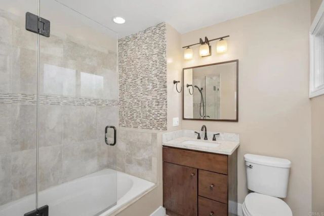 870 Darrell St, Costa Mesa, CA 92627