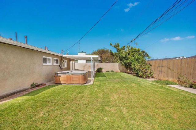 870 Darrell St, Costa Mesa, CA 92627