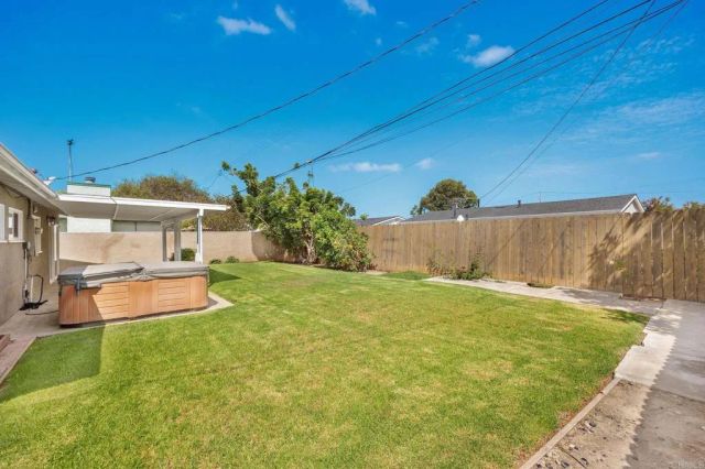 870 Darrell St, Costa Mesa, CA 92627