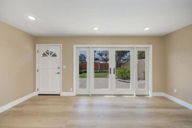 870 Darrell St, Costa Mesa, CA 92627