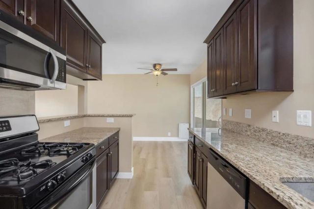 870 Darrell St, Costa Mesa, CA 92627