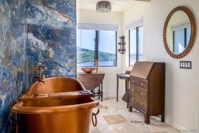 10137 Greenleaf Rd, Spring Valley, CA 91977