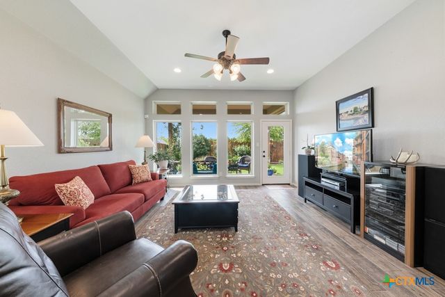 361 Lacey Oak Loop Loop, San Marcos, TX 78666